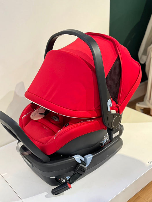 Peg Perego Nido - Red Shine (Markham Floormodel/IN STORE PICK UP ONLY)