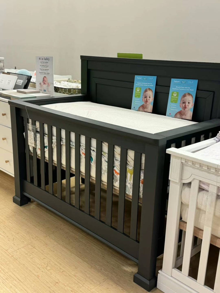 Natart Taylor Crib (Floormodel/IN STORE PICK UP ONLY)