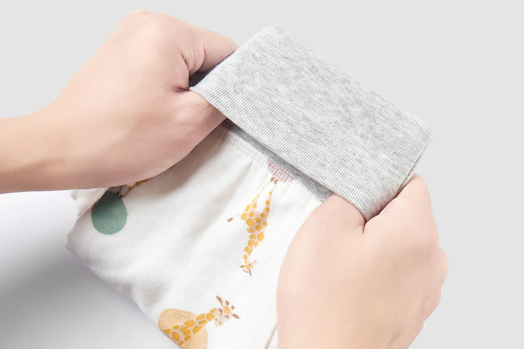 Nest Designs Pima Long Sleeve Bamboo Footed Sleep Bag 0.6T - Giraffe Shapes